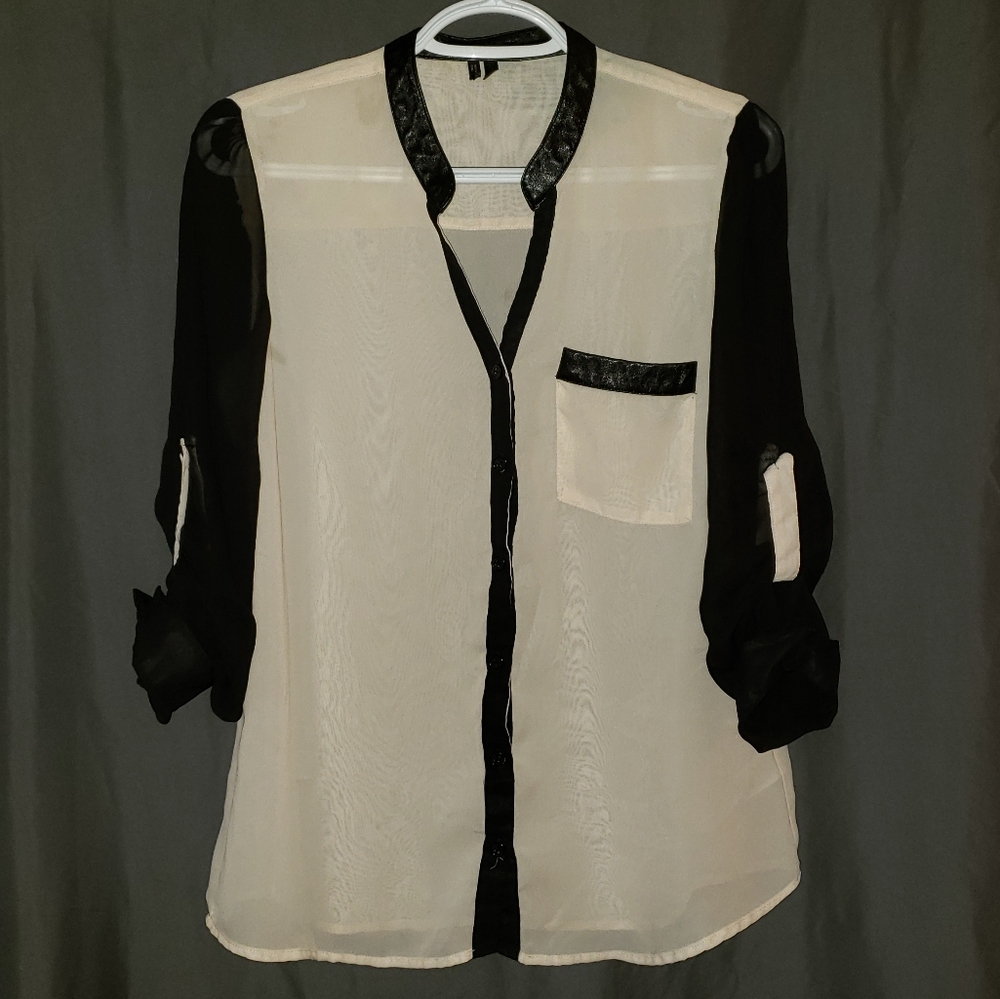 💘3 for $10💘 Maurices Sheer Button Up